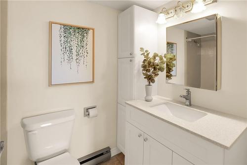 28 Robinson Street N|Unit #401, Grimsby, ON - Indoor Photo Showing Bathroom