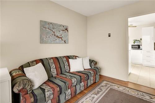28 Robinson Street N|Unit #401, Grimsby, ON - Indoor Photo Showing Living Room