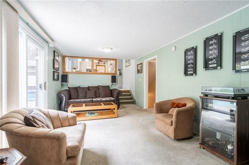 52 Maple Drive, Stoney Creek, ON - Indoor Photo Showing Living Room