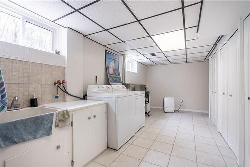 52 Maple Drive, Stoney Creek, ON - Indoor Photo Showing Laundry Room