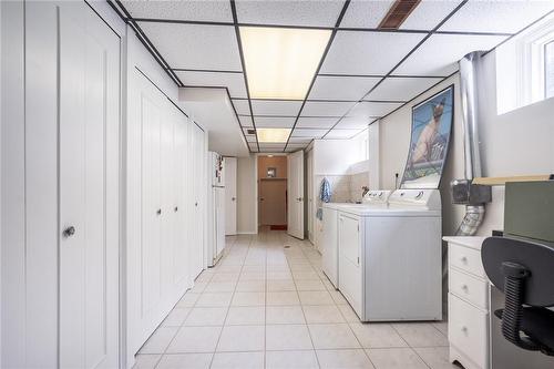 52 Maple Drive, Stoney Creek, ON - Indoor Photo Showing Laundry Room