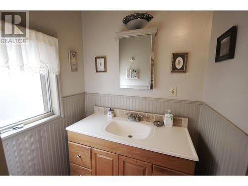 739 Government Street, Penticton, BC - Indoor Photo Showing Bathroom
