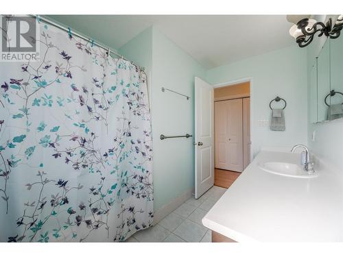 13415 Cartwright Avenue, Summerland, BC - Indoor Photo Showing Bathroom