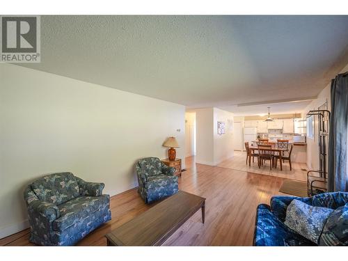 13415 Cartwright Avenue, Summerland, BC - Indoor Photo Showing Living Room