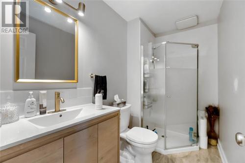 420 Confederation Street, Sarnia, ON - Indoor Photo Showing Bathroom