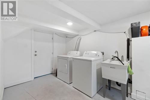 420 Confederation Street, Sarnia, ON - Indoor Photo Showing Laundry Room