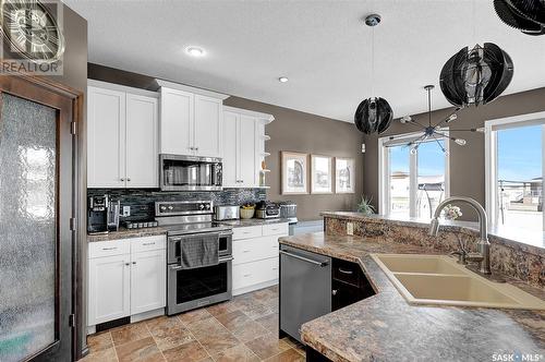 7102 Maple Vista Drive, Regina, SK - Indoor Photo Showing Kitchen With Double Sink