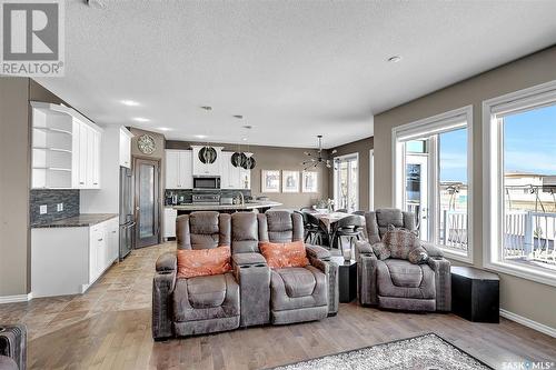 7102 Maple Vista Drive, Regina, SK - Indoor Photo Showing Living Room