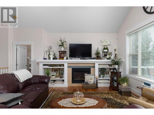 7760 Okanagan Landing Road Unit# 12, Vernon, BC - Indoor Photo Showing Living Room With Fireplace