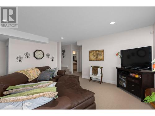 7760 Okanagan Landing Road Unit# 12, Vernon, BC - Indoor Photo Showing Living Room