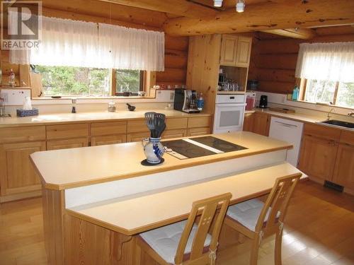 4768 Telqua Drive, 108 Mile Ranch, BC - Indoor Photo Showing Kitchen