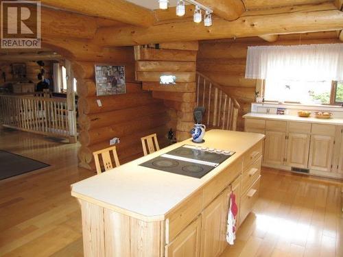 4768 Telqua Drive, 108 Mile Ranch, BC - Indoor Photo Showing Kitchen