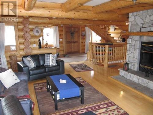 4768 Telqua Drive, 108 Mile Ranch, BC - Indoor Photo Showing Living Room With Fireplace