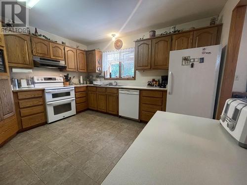 4892 Mackenzie Highway, Williams Lake, BC - Indoor Photo Showing Kitchen