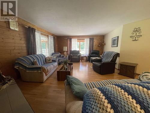 4892 Mackenzie Highway, Williams Lake, BC - Indoor Photo Showing Living Room