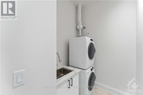 4502 - 805 Carling Avenue, Ottawa, ON - Indoor Photo Showing Laundry Room