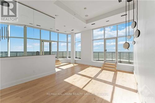 4502 - 805 Carling Avenue, Ottawa, ON - Indoor Photo Showing Other Room