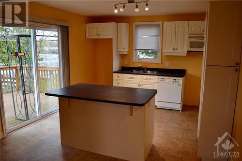 126 Churchill Avenue, Carleton Place, ON - Indoor Photo Showing Kitchen With Double Sink