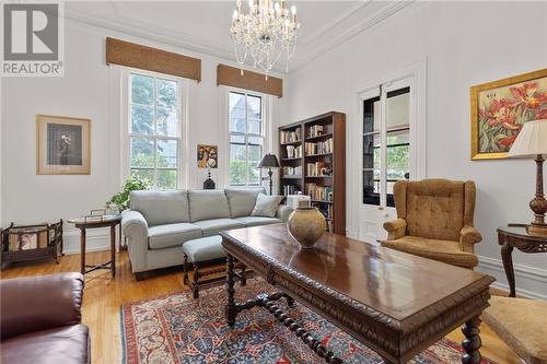 157 Dibble Street W, Prescott, ON - Indoor Photo Showing Living Room