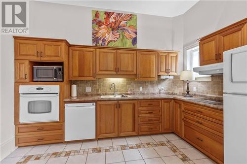 157 Dibble Street W, Prescott, ON - Indoor Photo Showing Kitchen