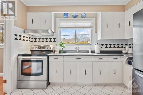 1463 Raven Avenue, Ottawa, ON - Indoor Photo Showing Kitchen