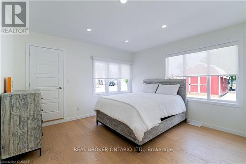105 Elizabeth Street, Chatham-Kent, ON - Indoor Photo Showing Bedroom