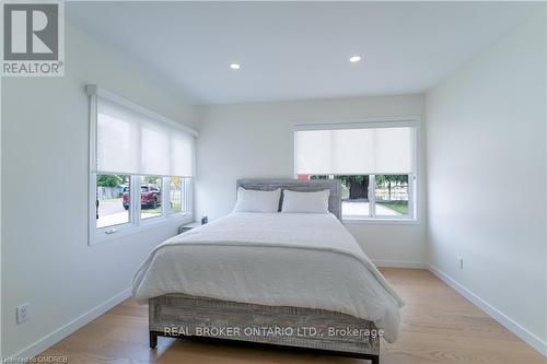 105 Elizabeth Street, Chatham-Kent, ON - Indoor Photo Showing Bedroom