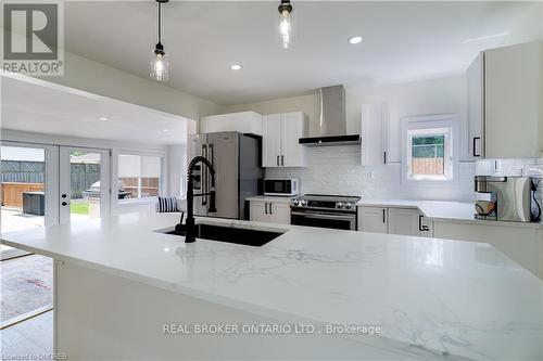 105 Elizabeth Street, Chatham-Kent, ON - Indoor Photo Showing Kitchen With Stainless Steel Kitchen With Upgraded Kitchen