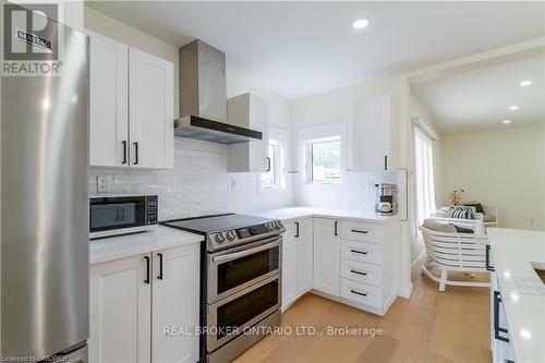 105 Elizabeth Street, Chatham-Kent, ON - Indoor Photo Showing Kitchen With Stainless Steel Kitchen With Upgraded Kitchen