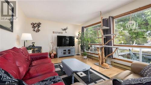 27 Shamrock Boulevard, Oliphant, ON - Indoor Photo Showing Living Room