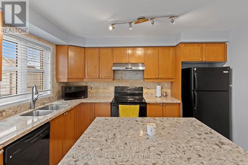 638 Scott Boulevard, Milton, ON - Indoor Photo Showing Kitchen With Double Sink