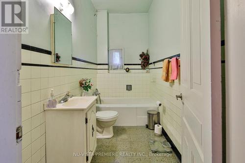 93 Stanley Street, London, ON - Indoor Photo Showing Bathroom