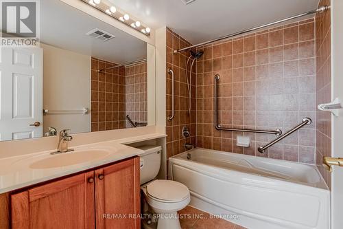 2011 - 55 Strathaven Drive W, Mississauga, ON - Indoor Photo Showing Bathroom