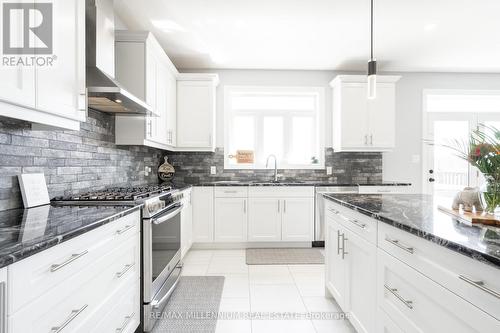 1593 Sandridge Avenue, London, ON - Indoor Photo Showing Kitchen With Upgraded Kitchen
