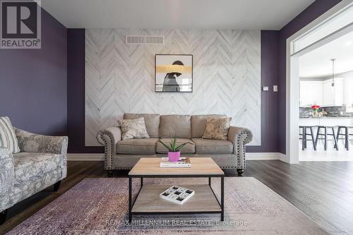 1593 Sandridge Avenue, London, ON - Indoor Photo Showing Living Room