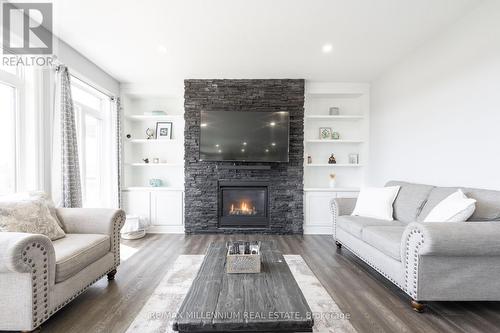 1593 Sandridge Avenue, London, ON - Indoor Photo Showing Living Room With Fireplace