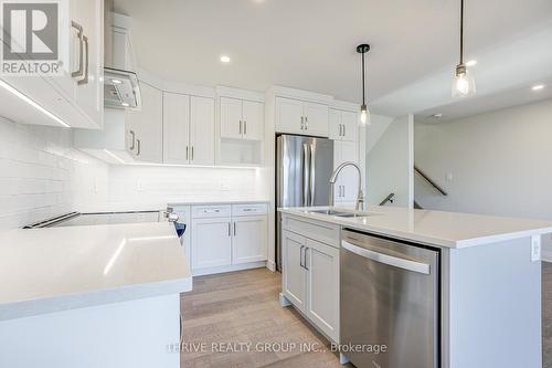 16 - 2261 Linkway Boulevard, London, ON - Indoor Photo Showing Kitchen With Double Sink With Upgraded Kitchen