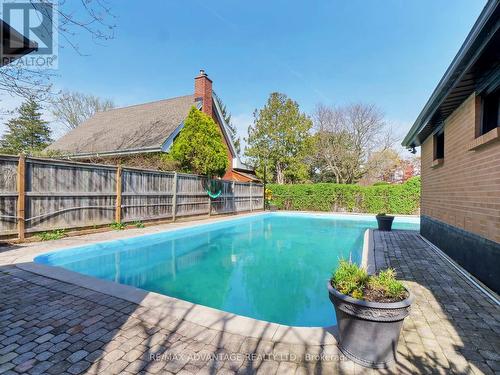 456 Base Line Rd E, London, ON - Outdoor With In Ground Pool
