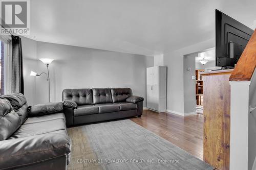 101 Tennyson Street, Woodstock, ON - Indoor Photo Showing Living Room