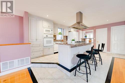 963 Hampton Crescent S, Mississauga, ON - Indoor Photo Showing Kitchen