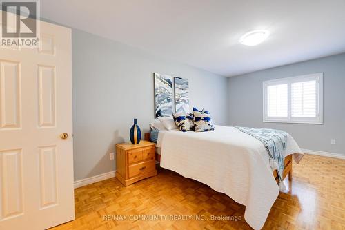 963 Hampton Crescent S, Mississauga, ON - Indoor Photo Showing Bedroom