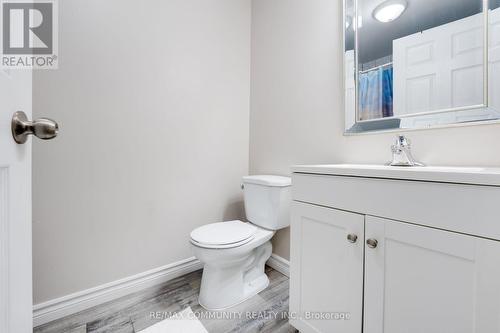 963 Hampton Crescent S, Mississauga, ON - Indoor Photo Showing Bathroom