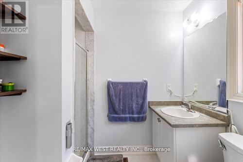36 Lexington Road, Brampton, ON - Indoor Photo Showing Bathroom