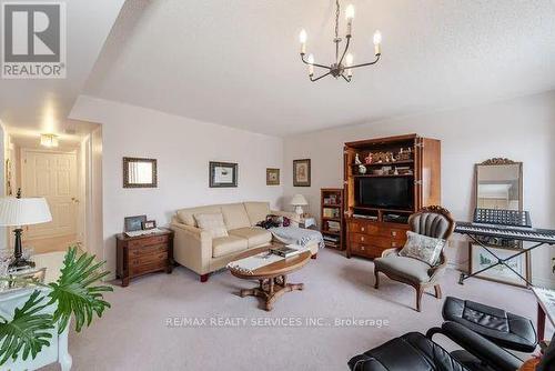 30 Rainforest Drive, Brampton, ON - Indoor Photo Showing Living Room