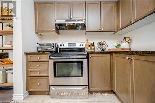 312 Jemima Drive, Oakville, ON - Indoor Photo Showing Kitchen