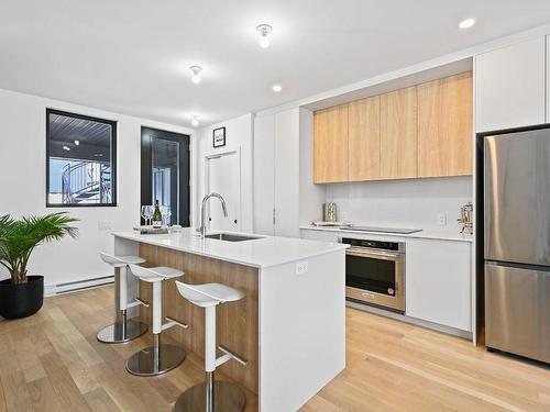 Kitchen - B101-2339 Rue St-Zotique E., Montréal (Rosemont/La Petite-Patrie), QC - Indoor Photo Showing Kitchen With Upgraded Kitchen