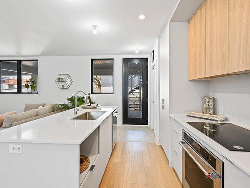 Kitchen - B101-2339 Rue St-Zotique E., Montréal (Rosemont/La Petite-Patrie), QC - Indoor Photo Showing Kitchen With Upgraded Kitchen