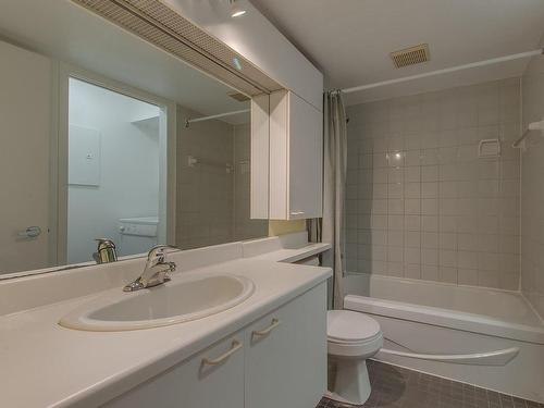 Salle de bains - 8673 Rue Joseph-Quintal, Montréal (Ahuntsic-Cartierville), QC - Indoor Photo Showing Bathroom