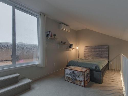 Mezzanine - 8673 Rue Joseph-Quintal, Montréal (Ahuntsic-Cartierville), QC - Indoor Photo Showing Bedroom