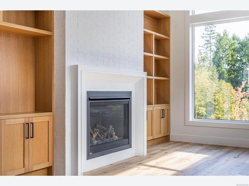 1021 Palomino Pl, Nanaimo, BC - Indoor With Fireplace